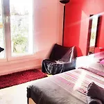 King Bedroom And Terrace In Paris Center, Shared Bathroom