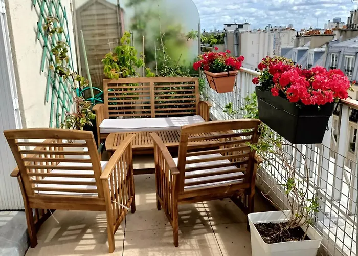 King Bedroom And Terrace In Paris Center, Shared Bathroom